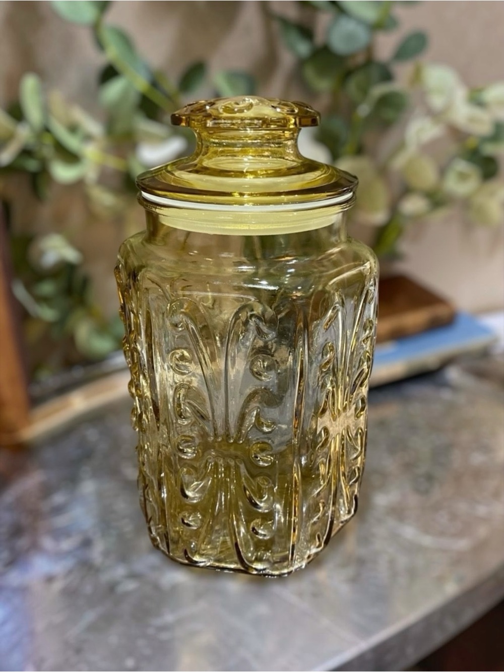 Vintage LE Smith Amber Large Canister Imperial Atterbury Scroll